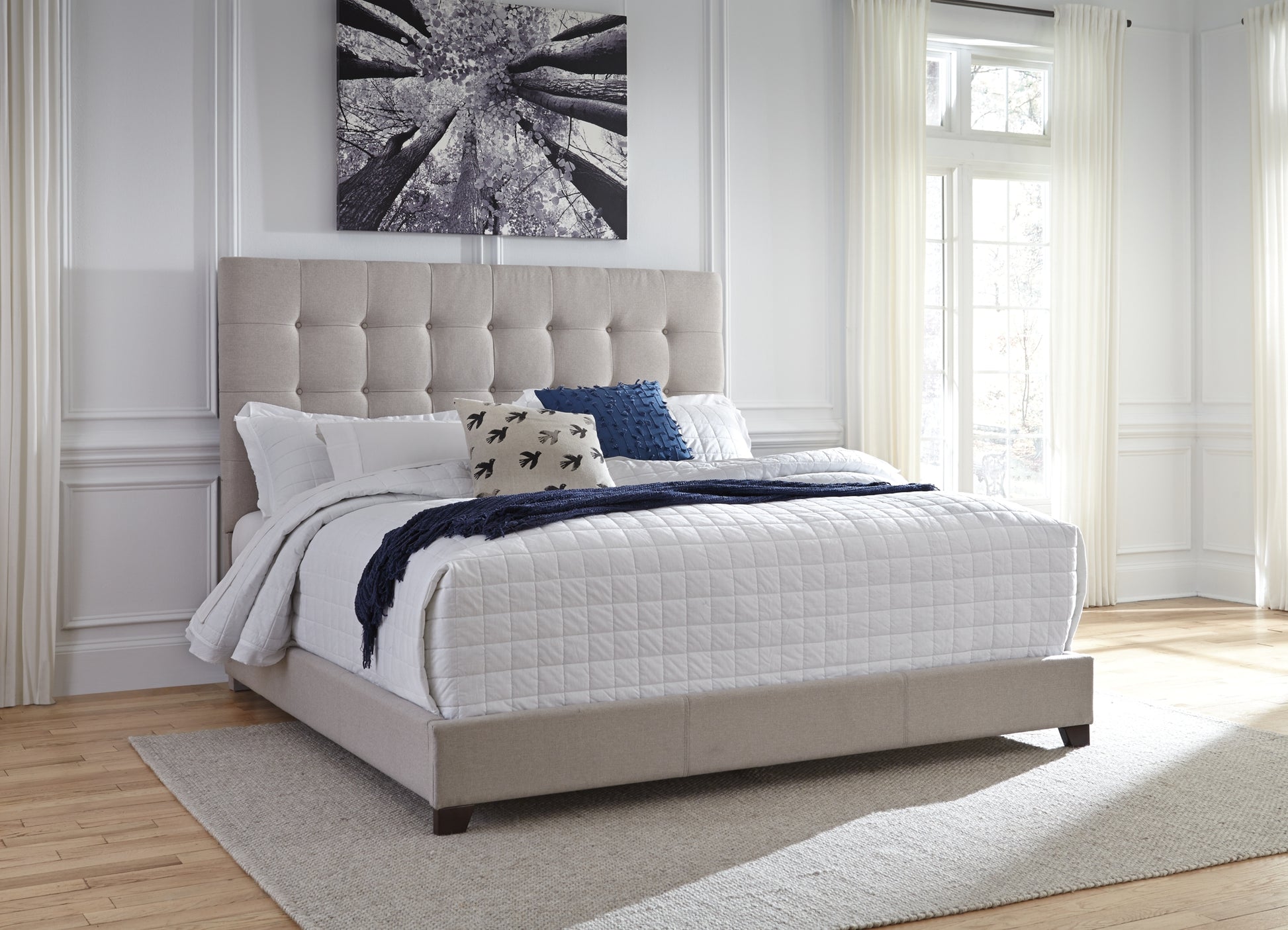 Dolante  Upholstered Bed Signature Design by Ashley®