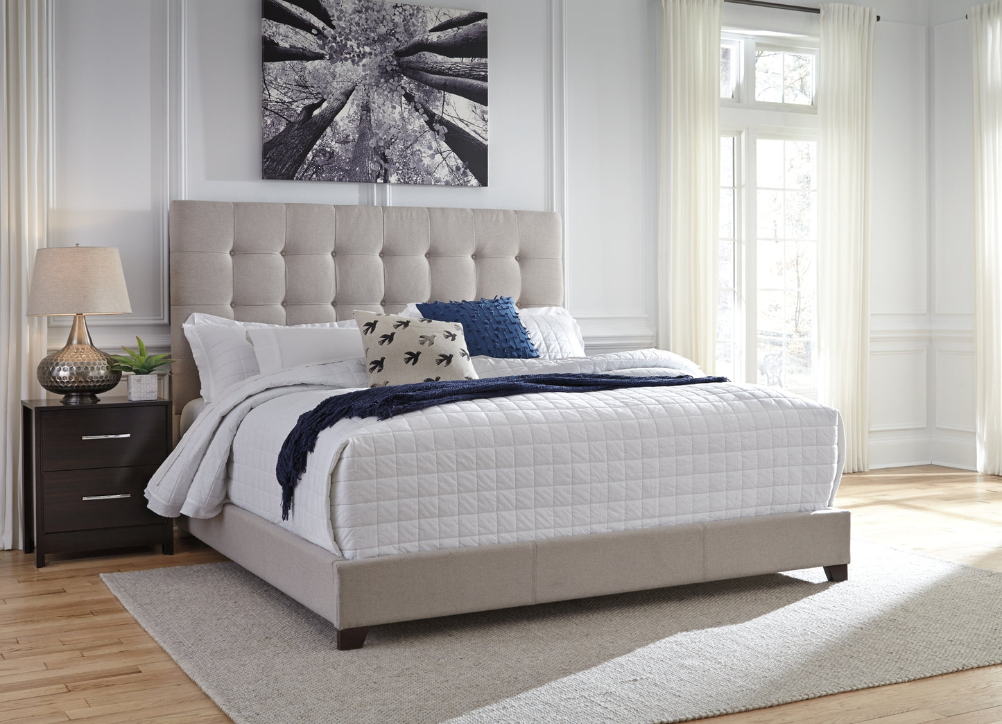 Dolante  Upholstered Bed Signature Design by Ashley®