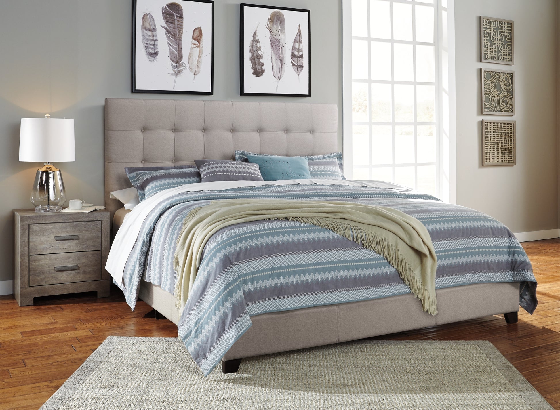 Dolante  Upholstered Bed Signature Design by Ashley®