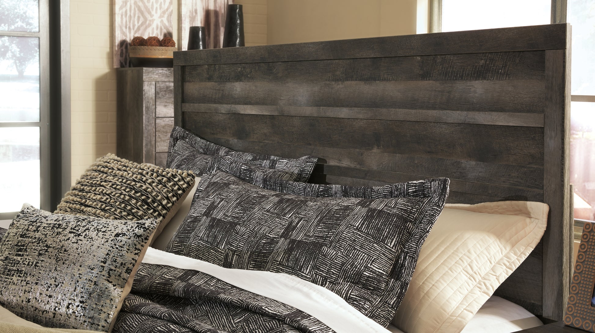 Wynnlow  Panel Bed Signature Design by Ashley®