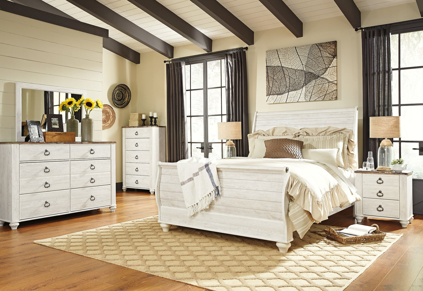 Willowton  Sleigh Bed With Mirrored Dresser, Chest And Nightstand Signature Design by Ashley®