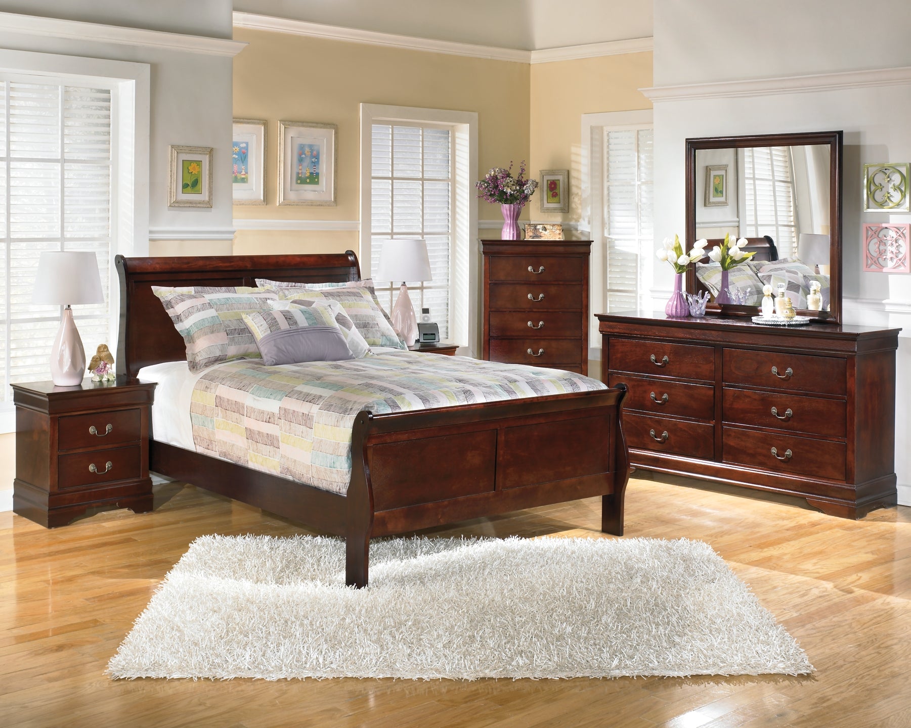 Alisdair  Sleigh Bed With Mirrored Dresser Signature Design by Ashley®