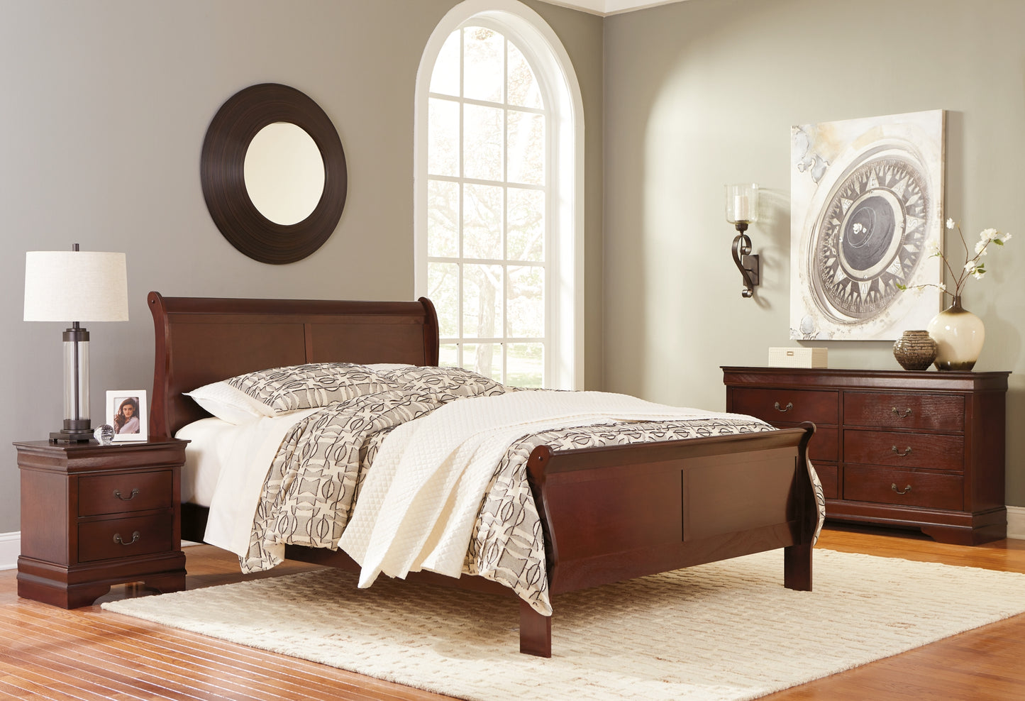 Alisdair  Sleigh Bed With Mirrored Dresser And Chest Signature Design by Ashley®