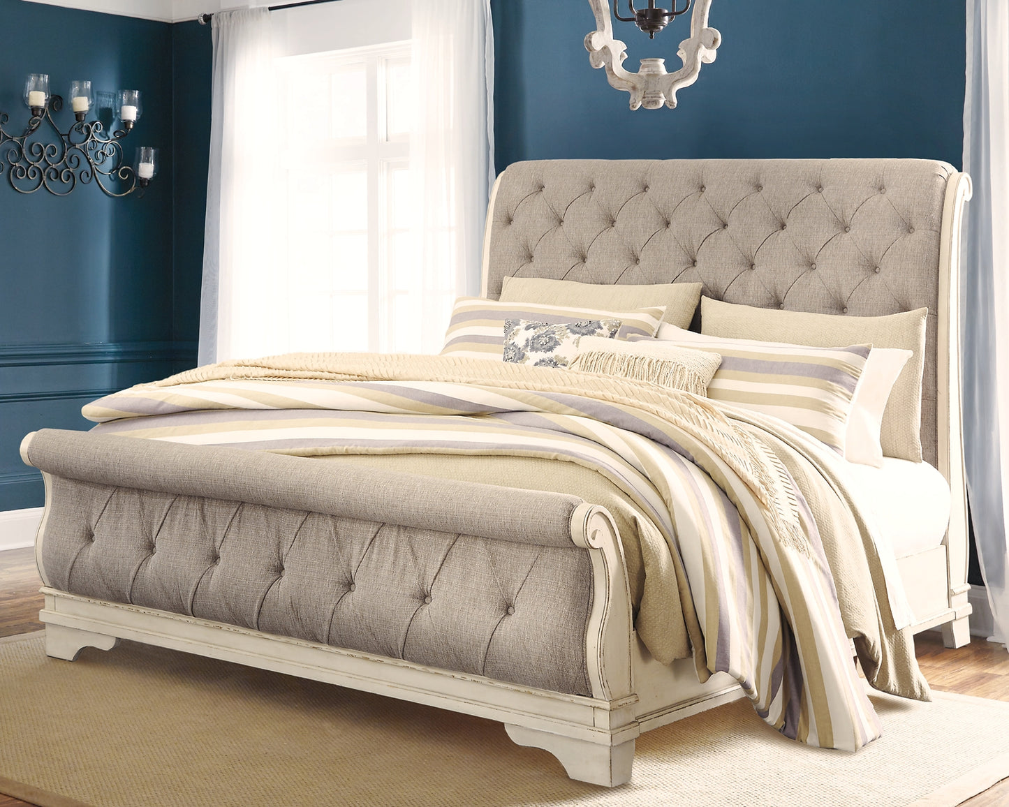 Realyn  Sleigh Bed Signature Design by Ashley®