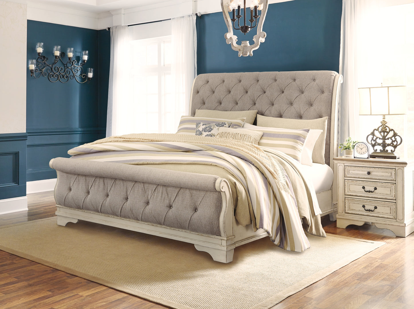 Realyn  Sleigh Bed Signature Design by Ashley®