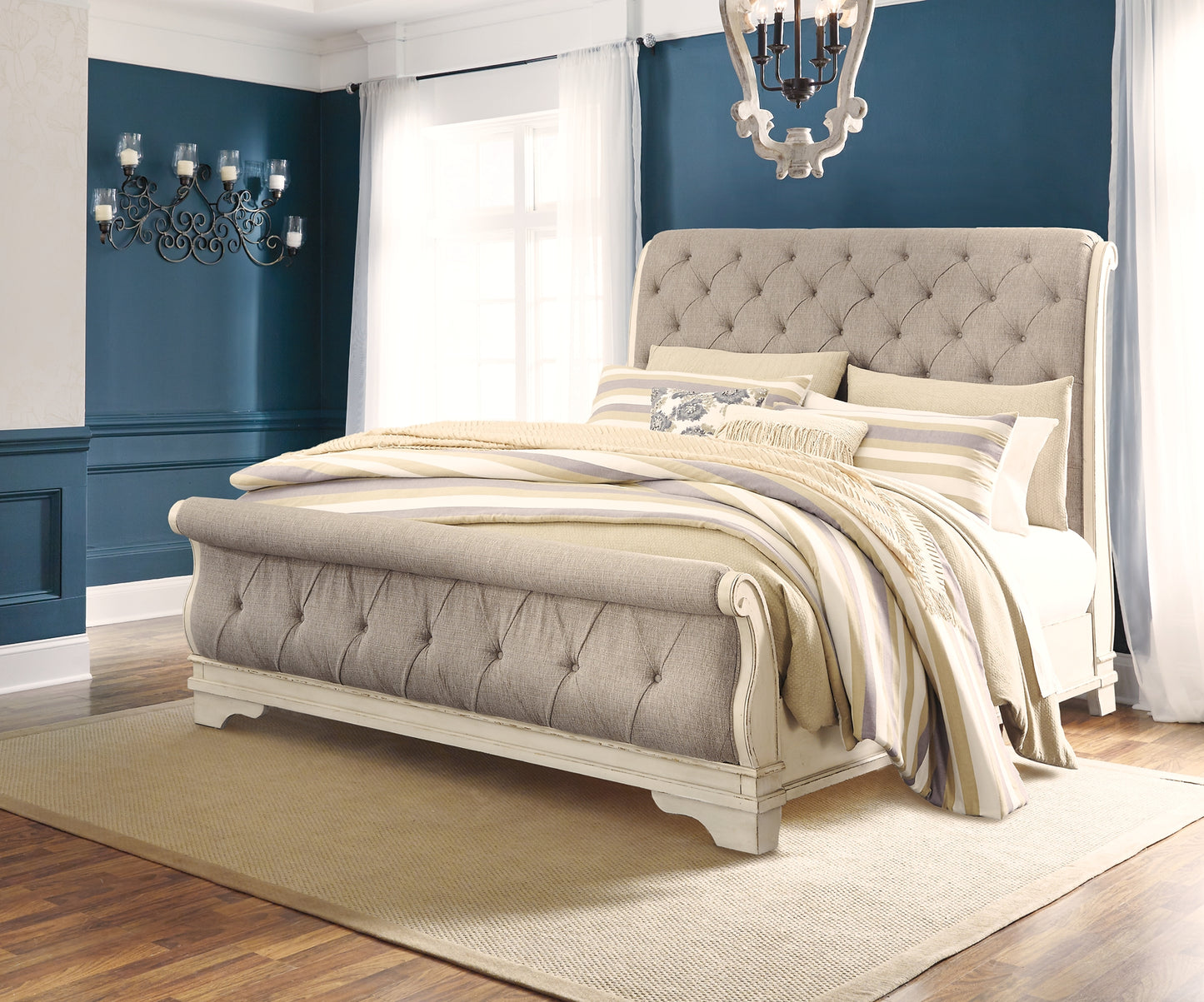 Realyn  Sleigh Bed With Mirrored Dresser Signature Design by Ashley®