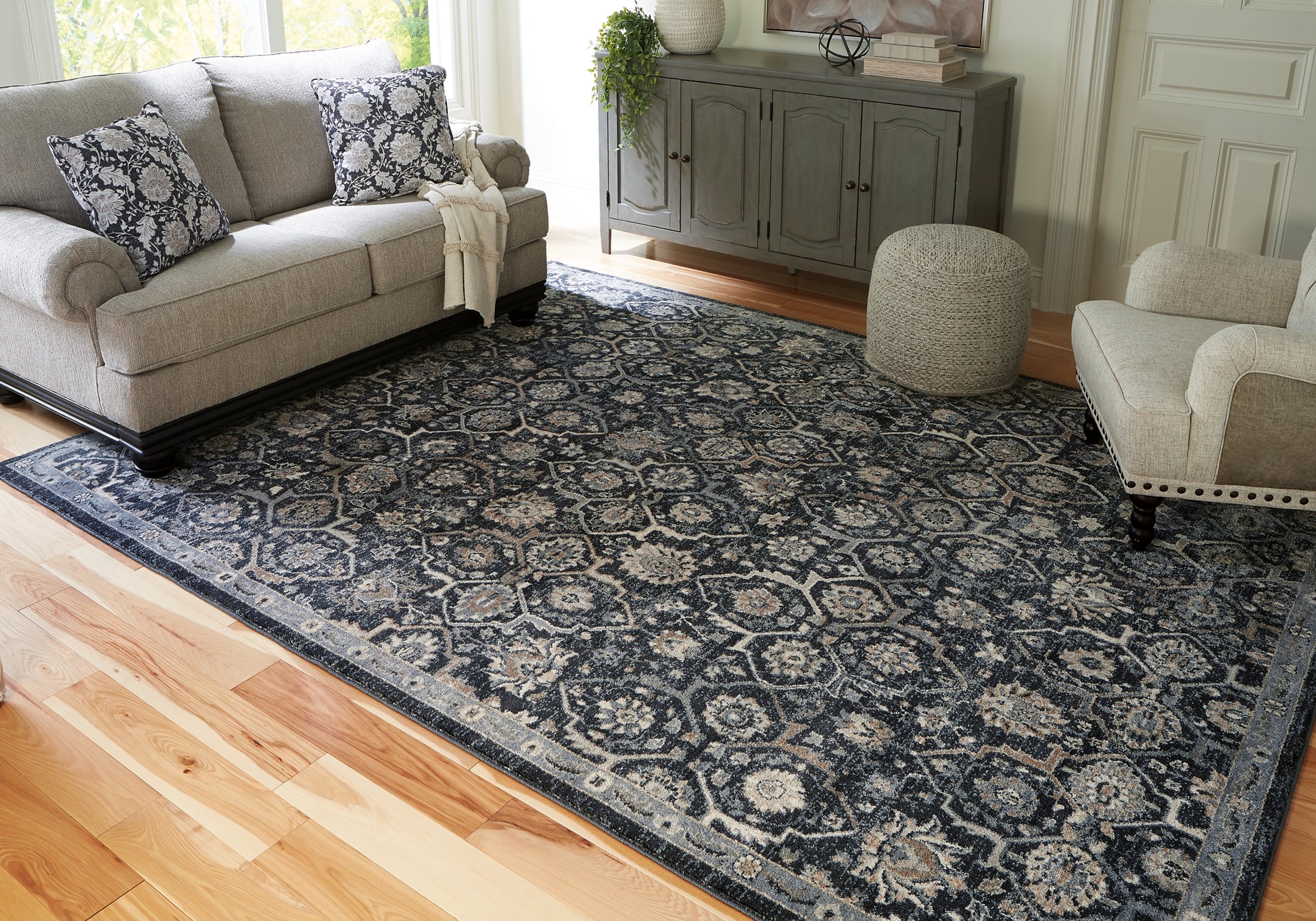 Hilcott Medium Rug Signature Design by Ashley®