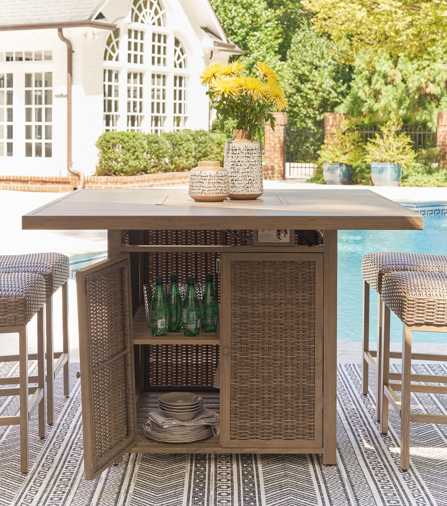 Walton Bridge Outdoor Bar Table and 4 Barstools Signature Design by Ashley®