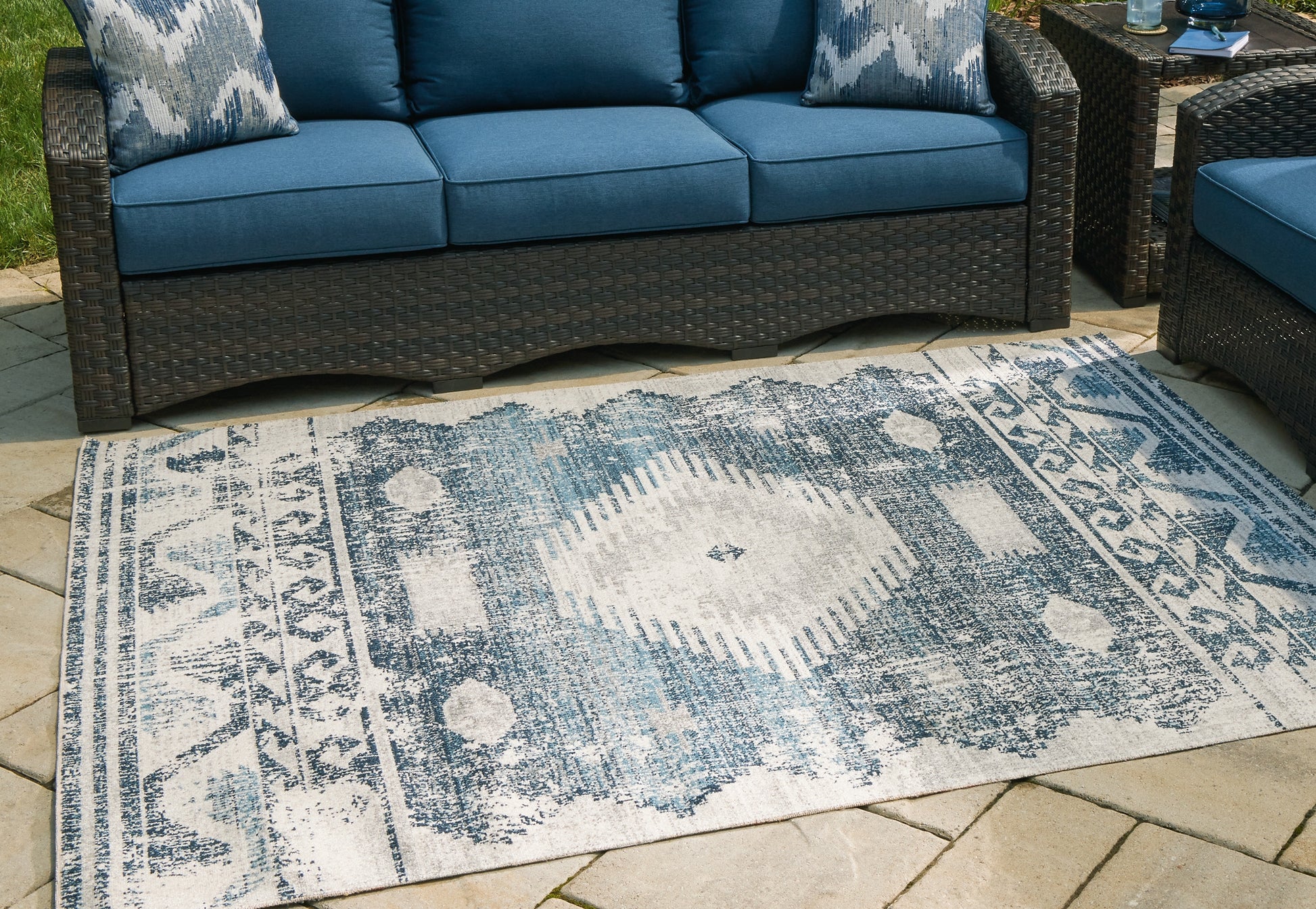 Daddridge Medium Rug Signature Design by Ashley®