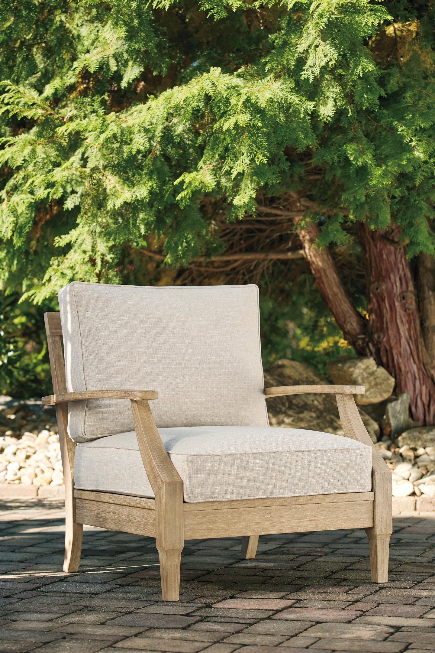 Clare View 2 Outdoor Lounge Chairs with 2 End Tables Signature Design by Ashley®