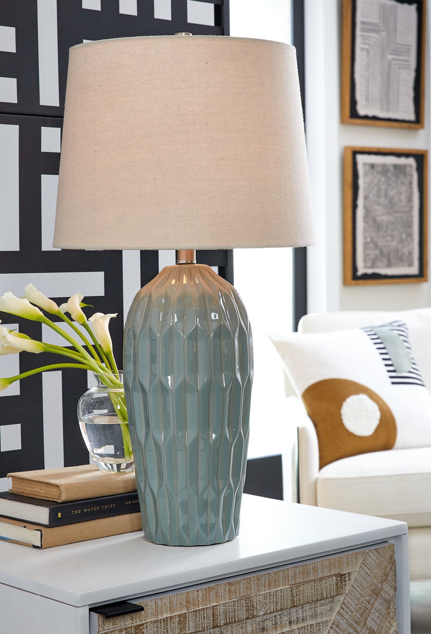 Hadbury Ceramic Table Lamp (2/CN) Signature Design by Ashley®