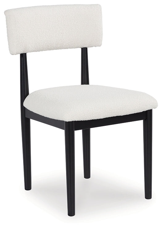 Xandrum Dining UPH Side Chair (2/CN) Signature Design by Ashley®