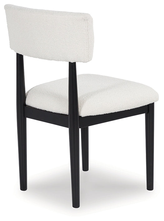 Xandrum Dining UPH Side Chair (2/CN) Signature Design by Ashley®