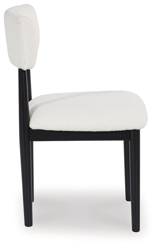 Xandrum Dining UPH Side Chair (2/CN) Signature Design by Ashley®