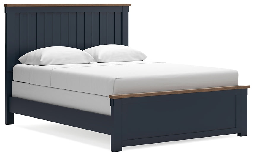 Landocken Queen Panel Bed with Dresser Signature Design by Ashley®