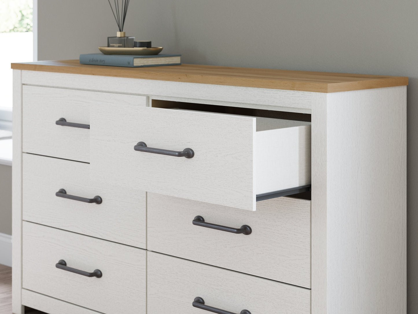 Linnocreek Six Drawer Dresser Benchcraft®