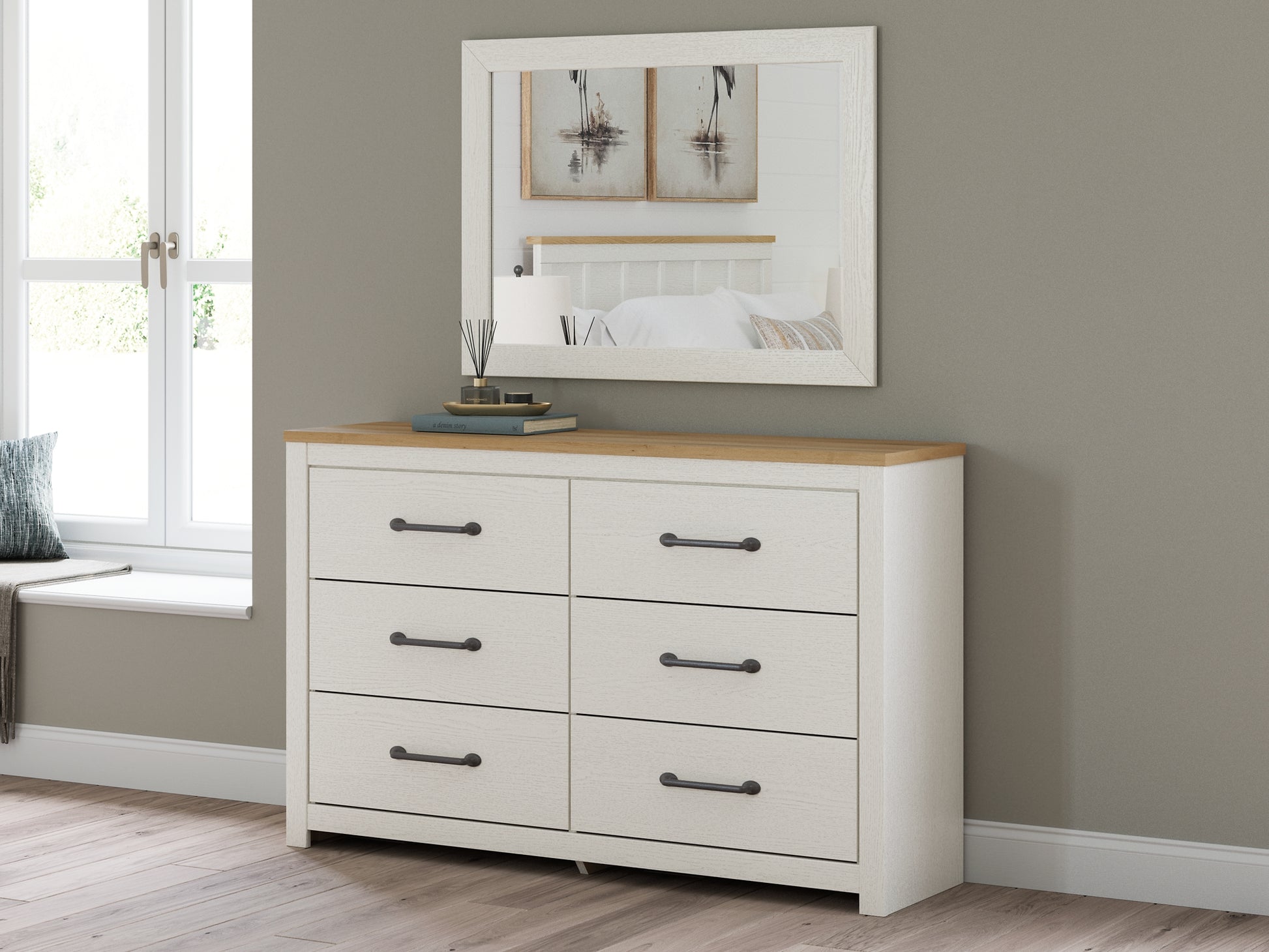 Linnocreek Dresser and Mirror Benchcraft®