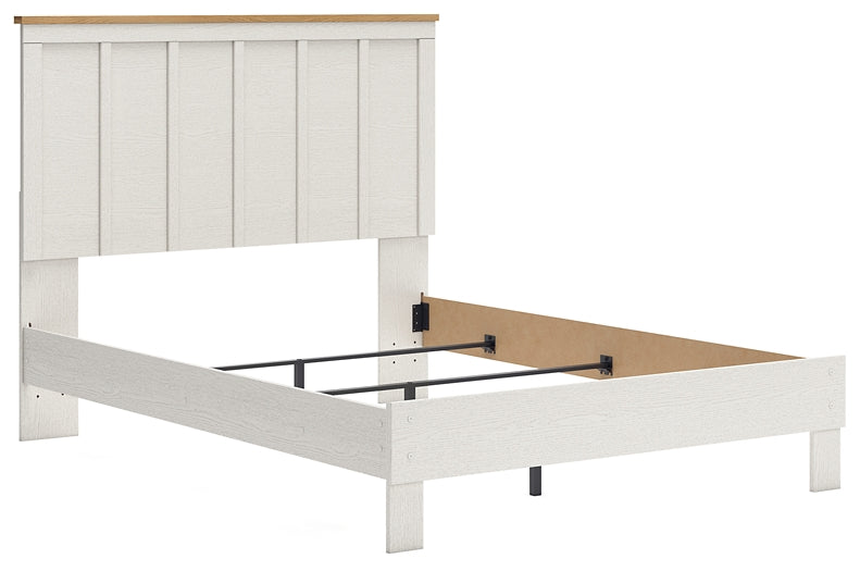 Linnocreek  Panel Bed Benchcraft®