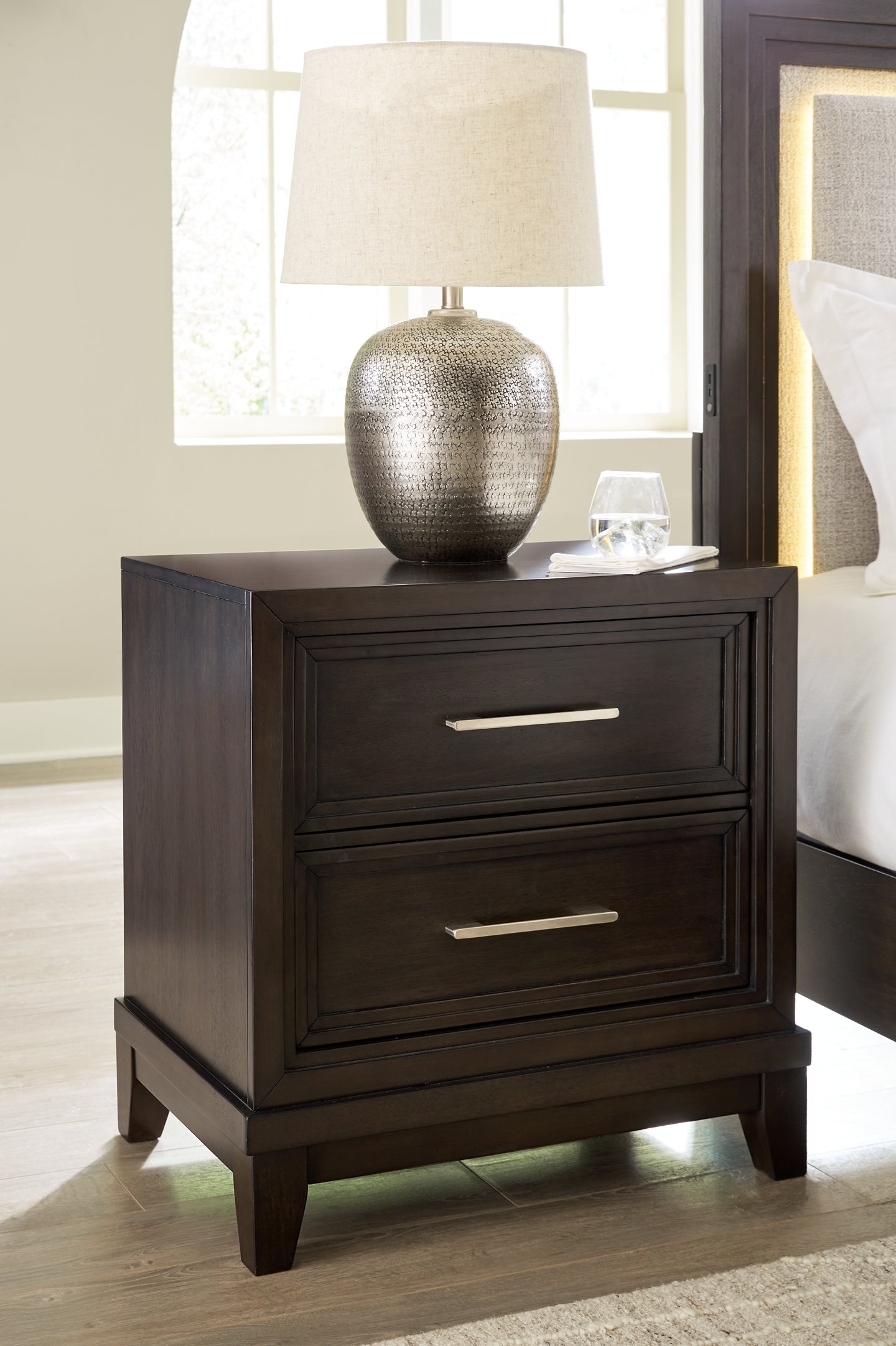 Neymorton Queen Upholstered Panel Bed with Mirrored Dresser and 2 Nightstands Signature Design by Ashley®