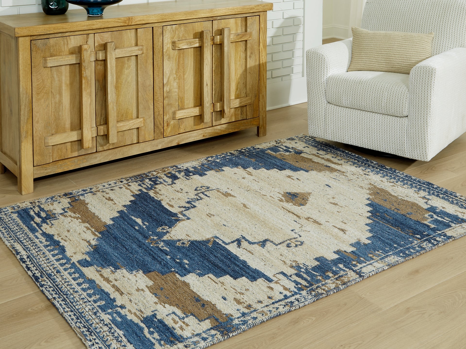 Varnler Medium Rug Signature Design by Ashley®