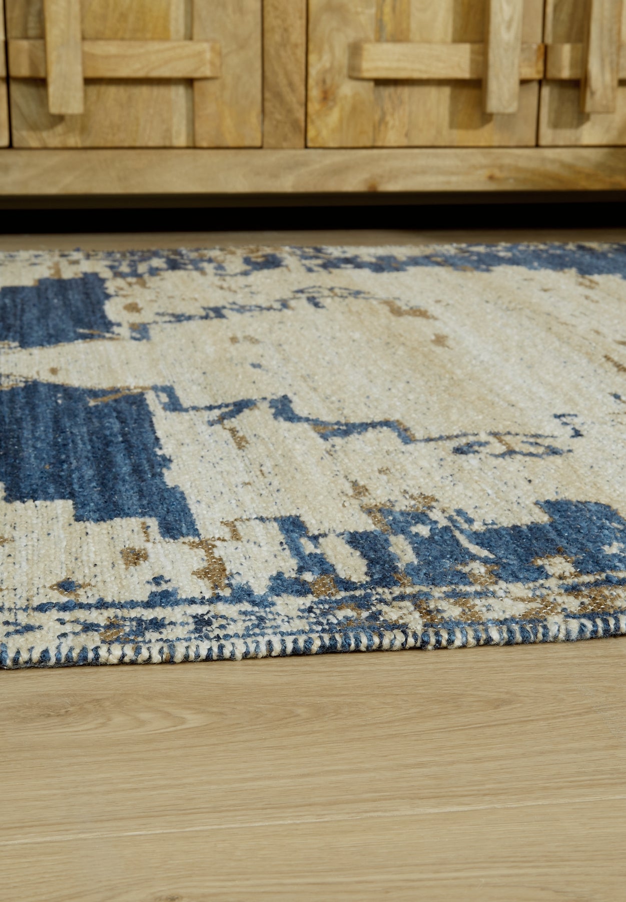 Varnler Medium Rug Signature Design by Ashley®