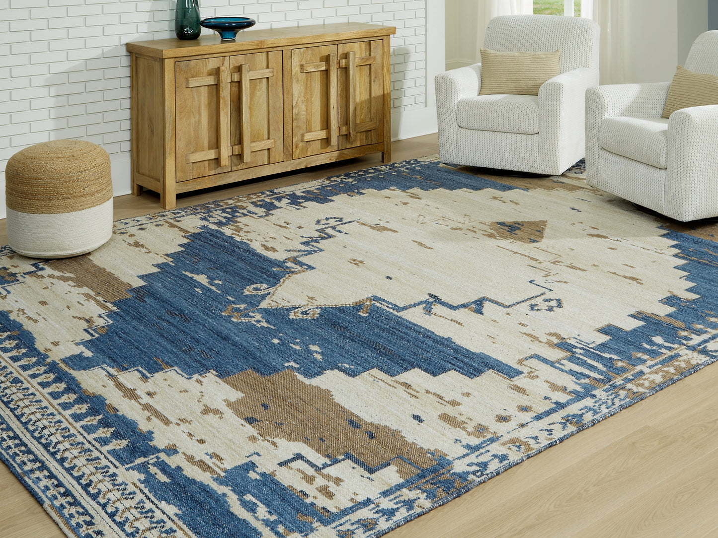 Varnler Medium Rug Signature Design by Ashley®