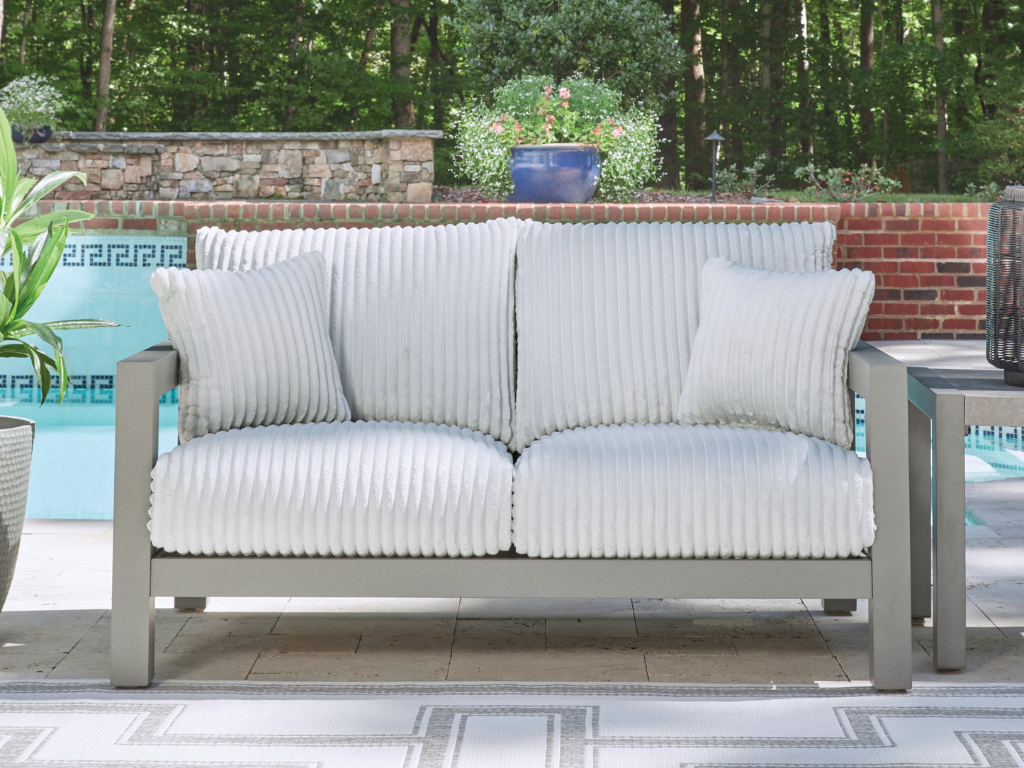 Hurley Park Loveseat w/Cushion Signature Design by Ashley®