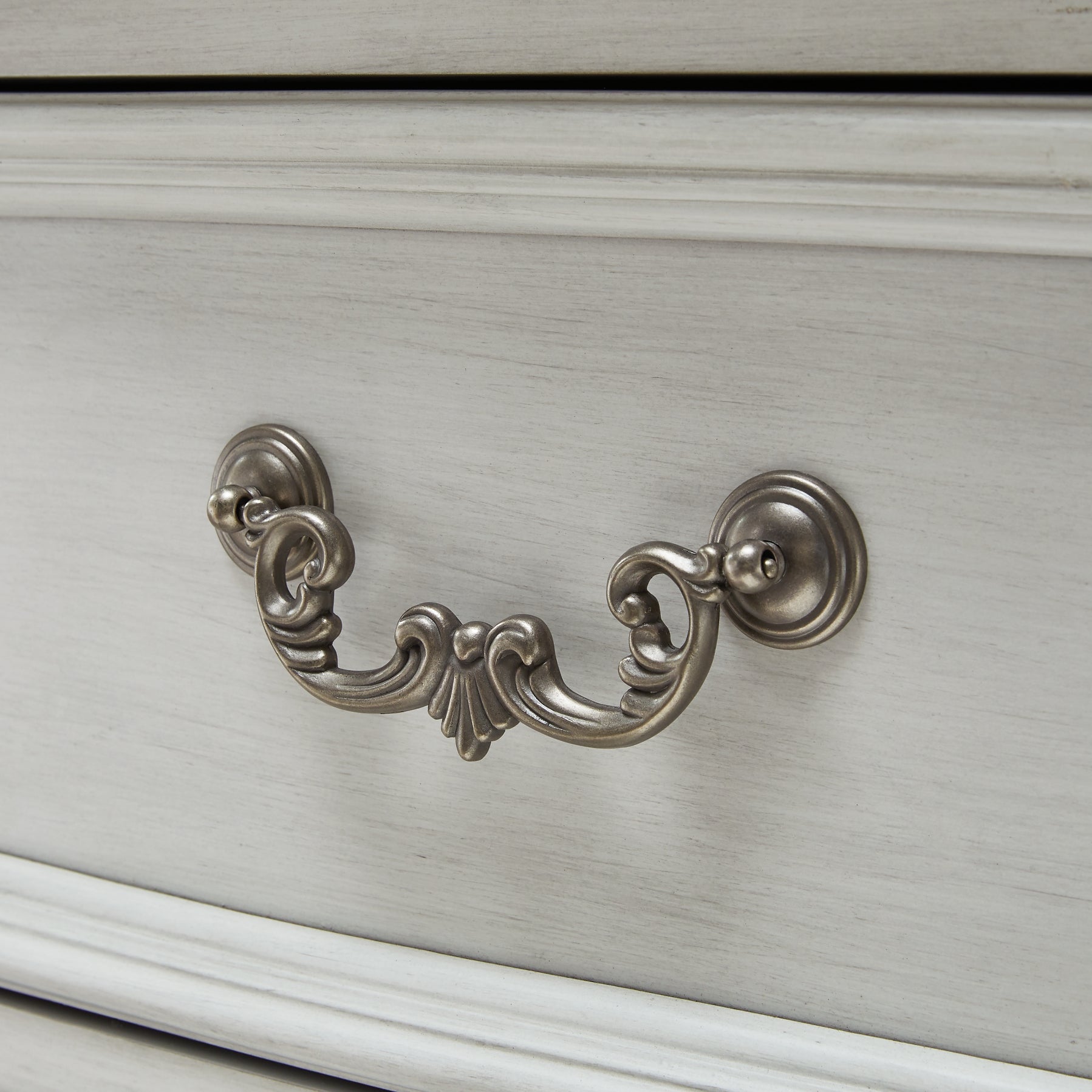 Montelaine Five Drawer Chest Benchcraft®