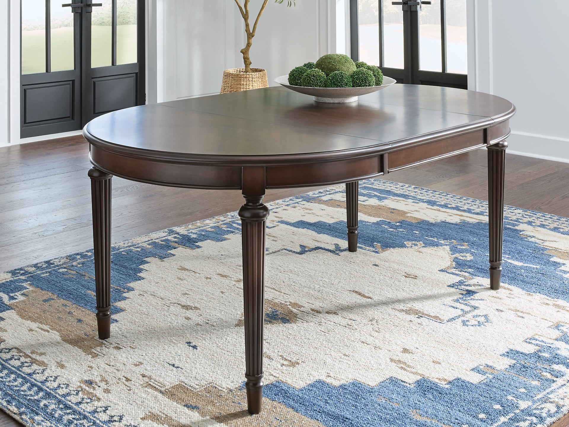 Lavinton Oval Dining Room EXT Table Signature Design by Ashley®