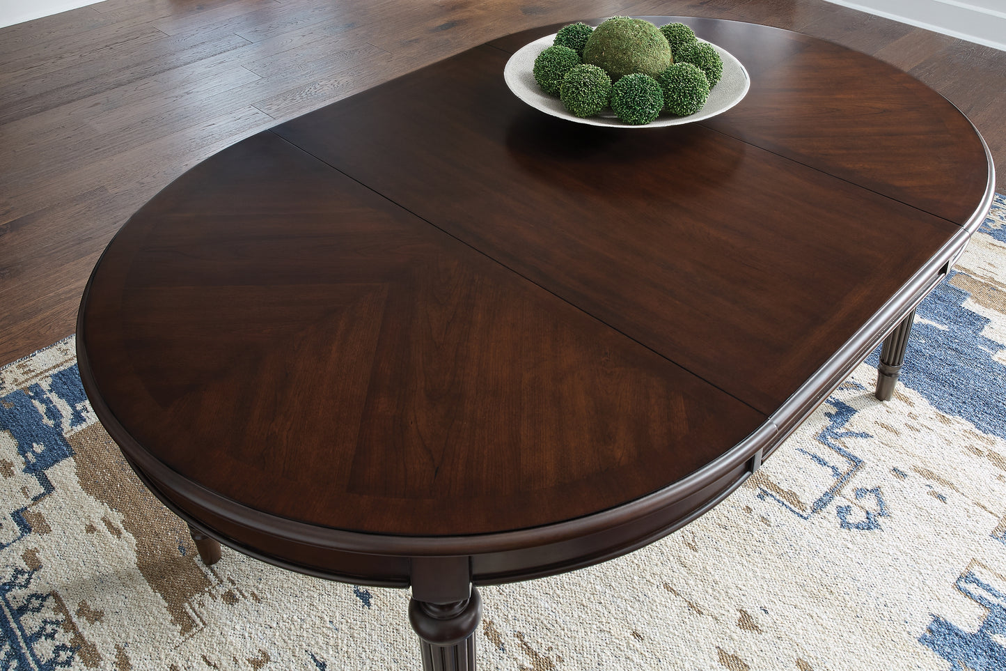 Lavinton Oval Dining Room EXT Table Signature Design by Ashley®