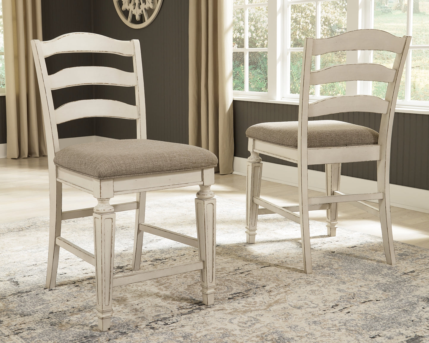 Realyn Upholstered Barstool (2/CN) Signature Design by Ashley®