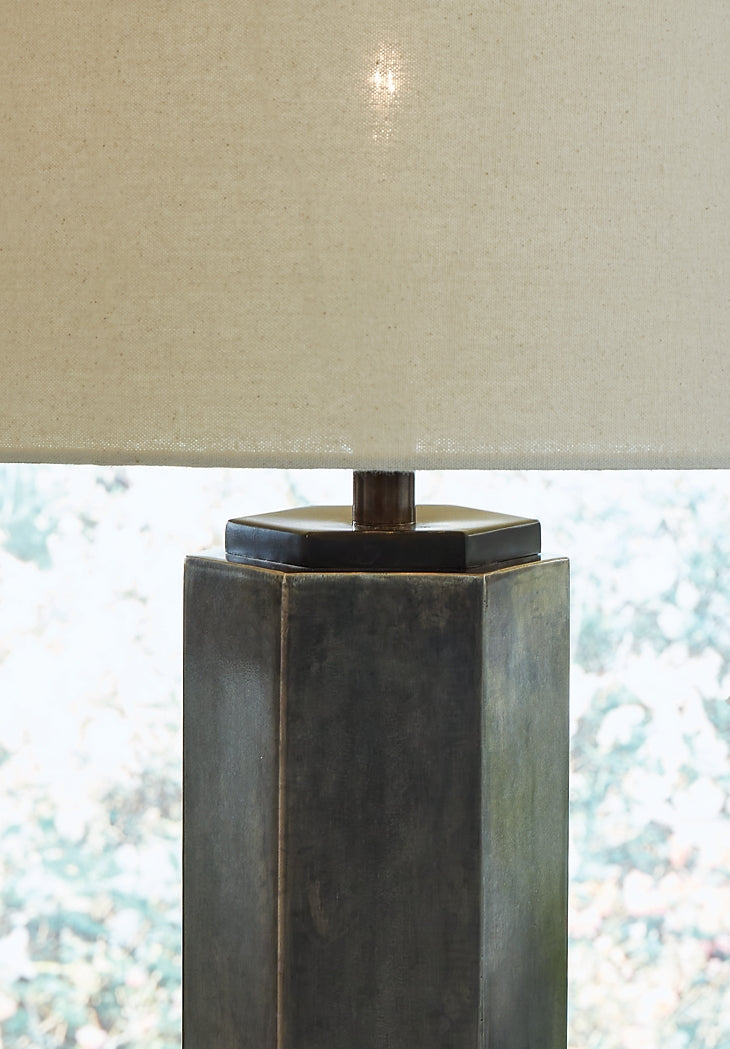 Dirkton Metal Table Lamp (1/CN) Signature Design by Ashley®