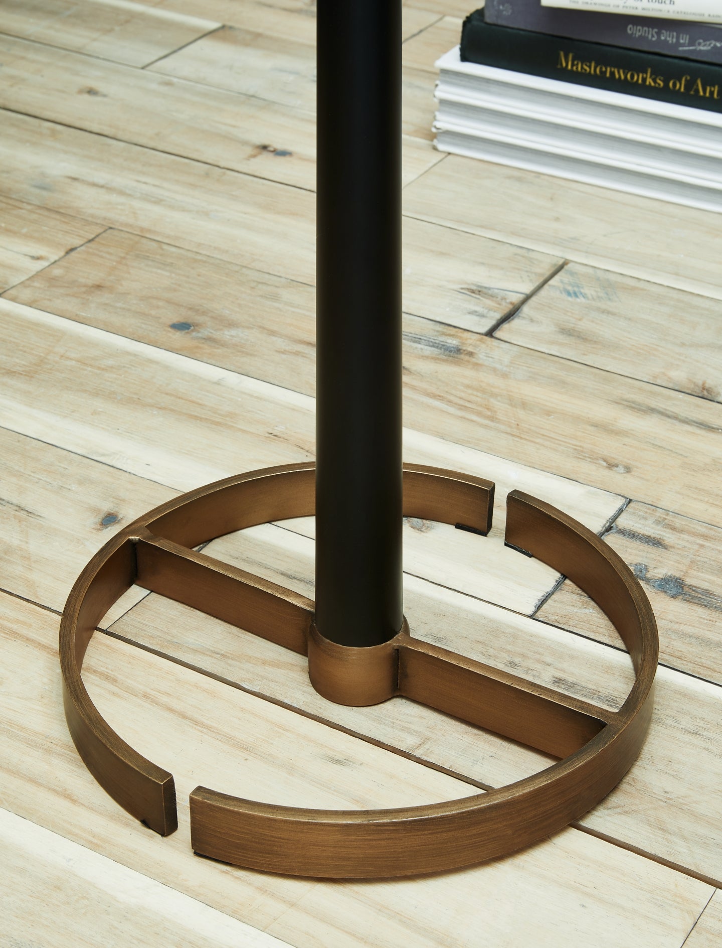 Amadell Metal Floor Lamp (1/CN) Signature Design by Ashley®