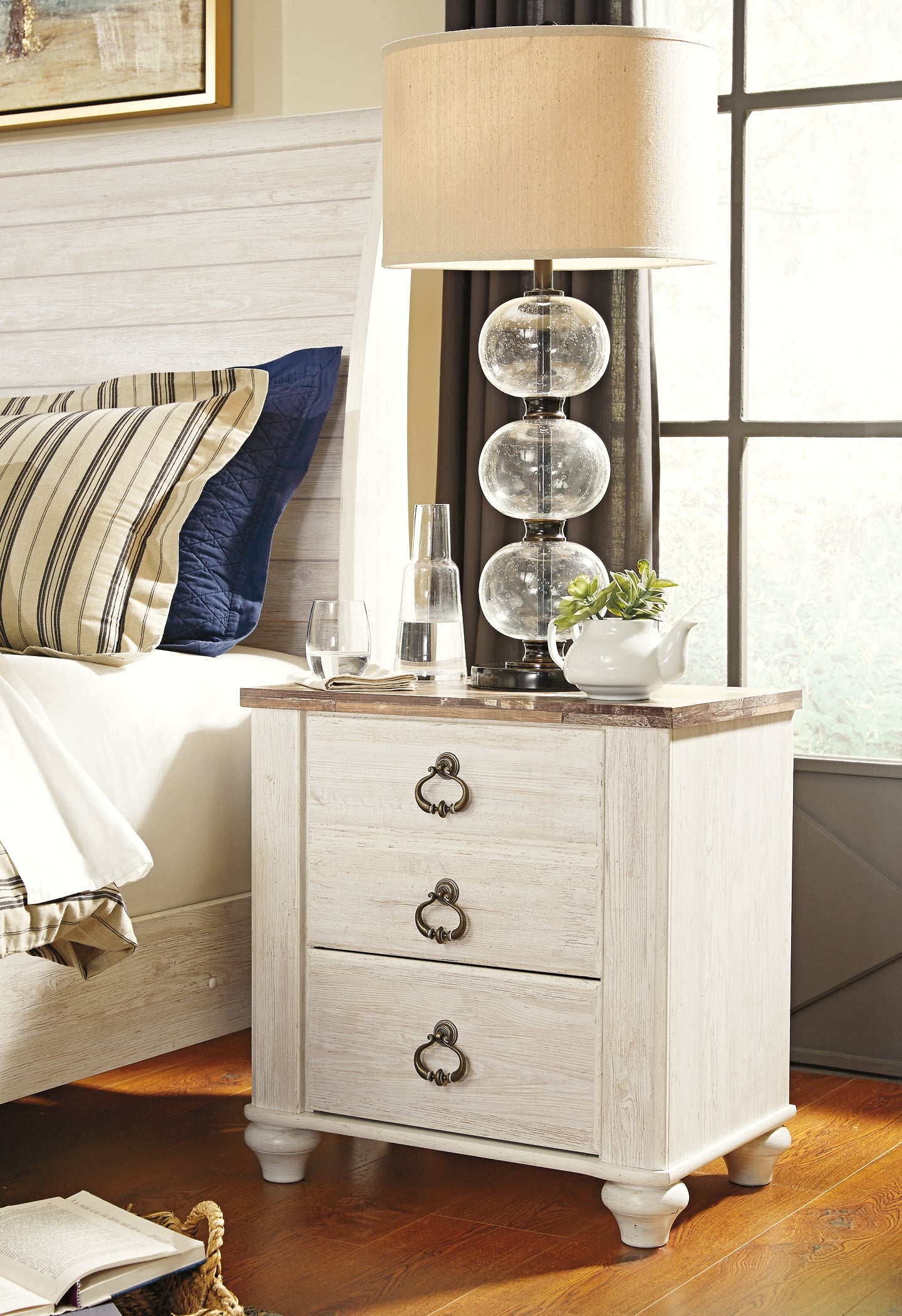 Willowton King Panel Bed with Mirrored Dresser and 2 Nightstands Signature Design by Ashley®