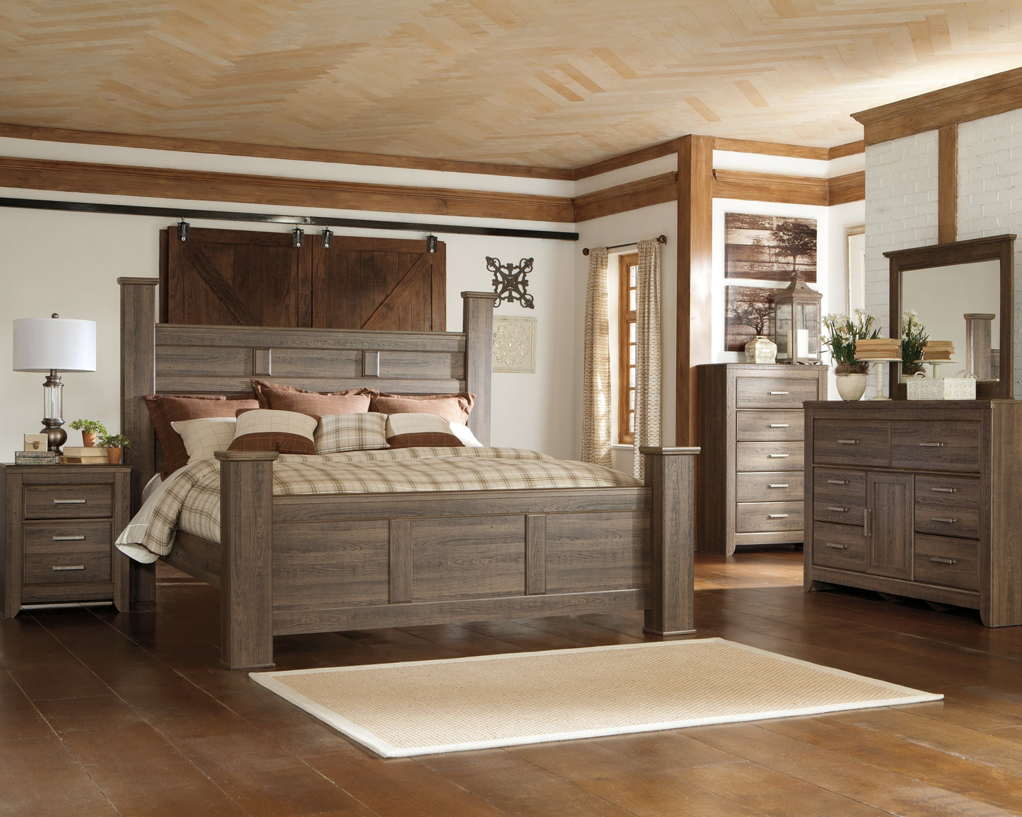 Juararo King Poster Bed with Mirrored Dresser and Chest Signature Design by Ashley®