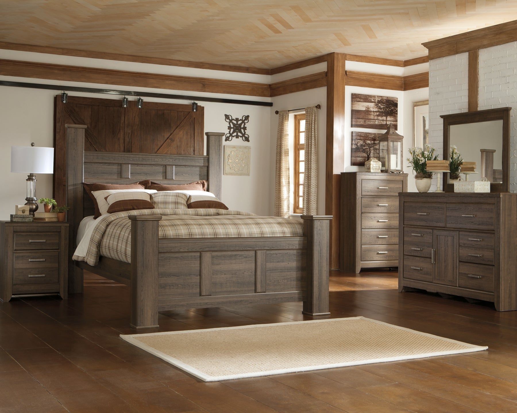 Juararo California King Poster Bed with Mirrored Dresser Signature Design by Ashley®