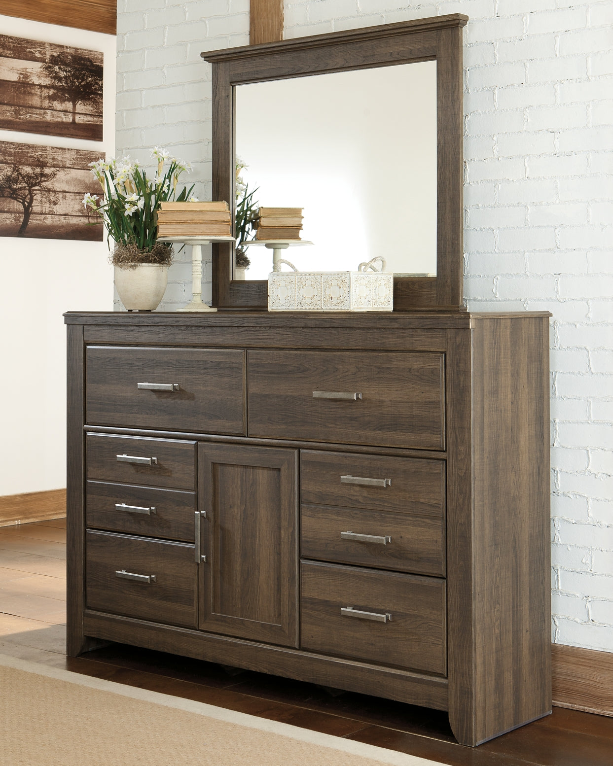 Juararo California King Poster Bed with Mirrored Dresser Signature Design by Ashley®