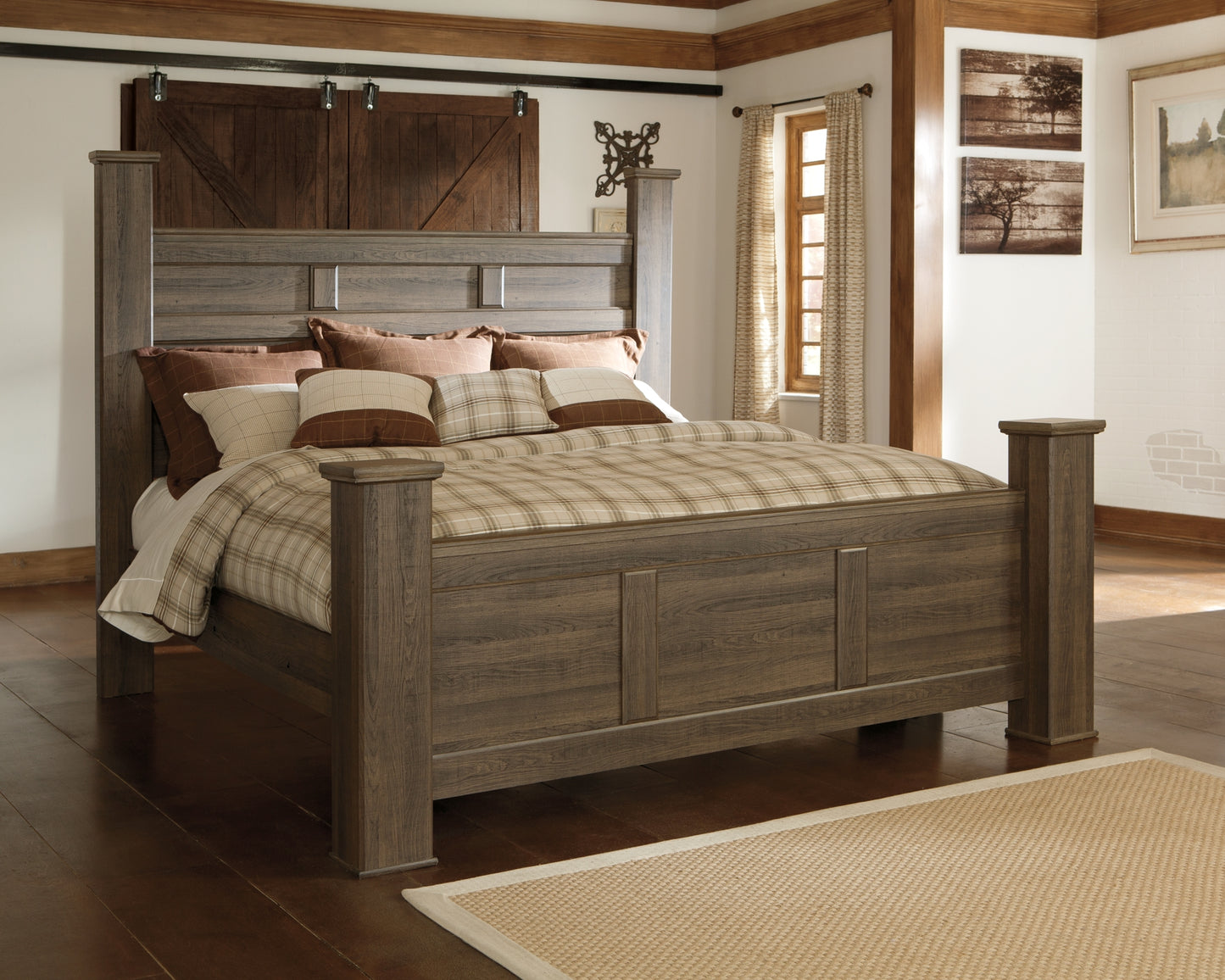 Juararo California King Poster Bed with Mirrored Dresser Signature Design by Ashley®