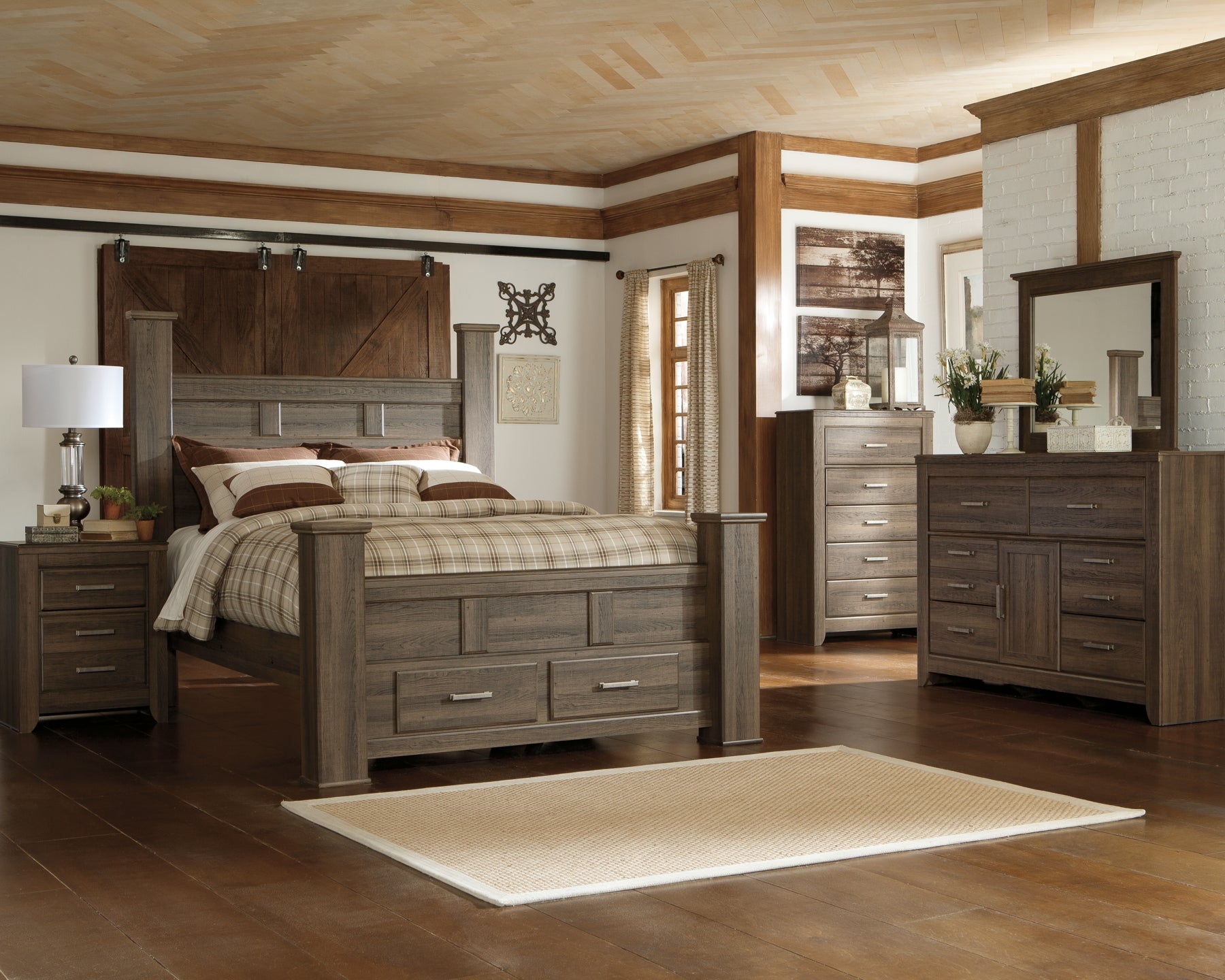 Juararo California King Poster Bed with Mirrored Dresser and Chest Signature Design by Ashley®