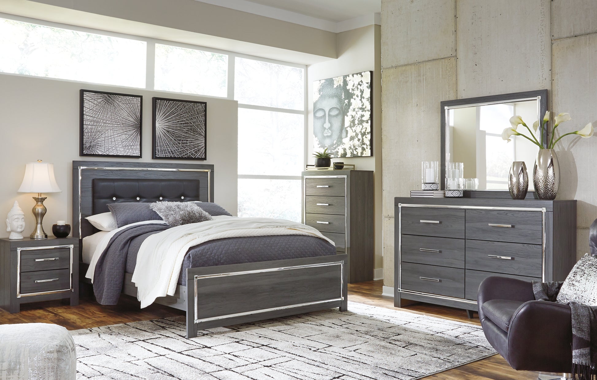 Lodanna Queen Panel Bed with Mirrored Dresser, Chest and Nightstand Signature Design by Ashley®