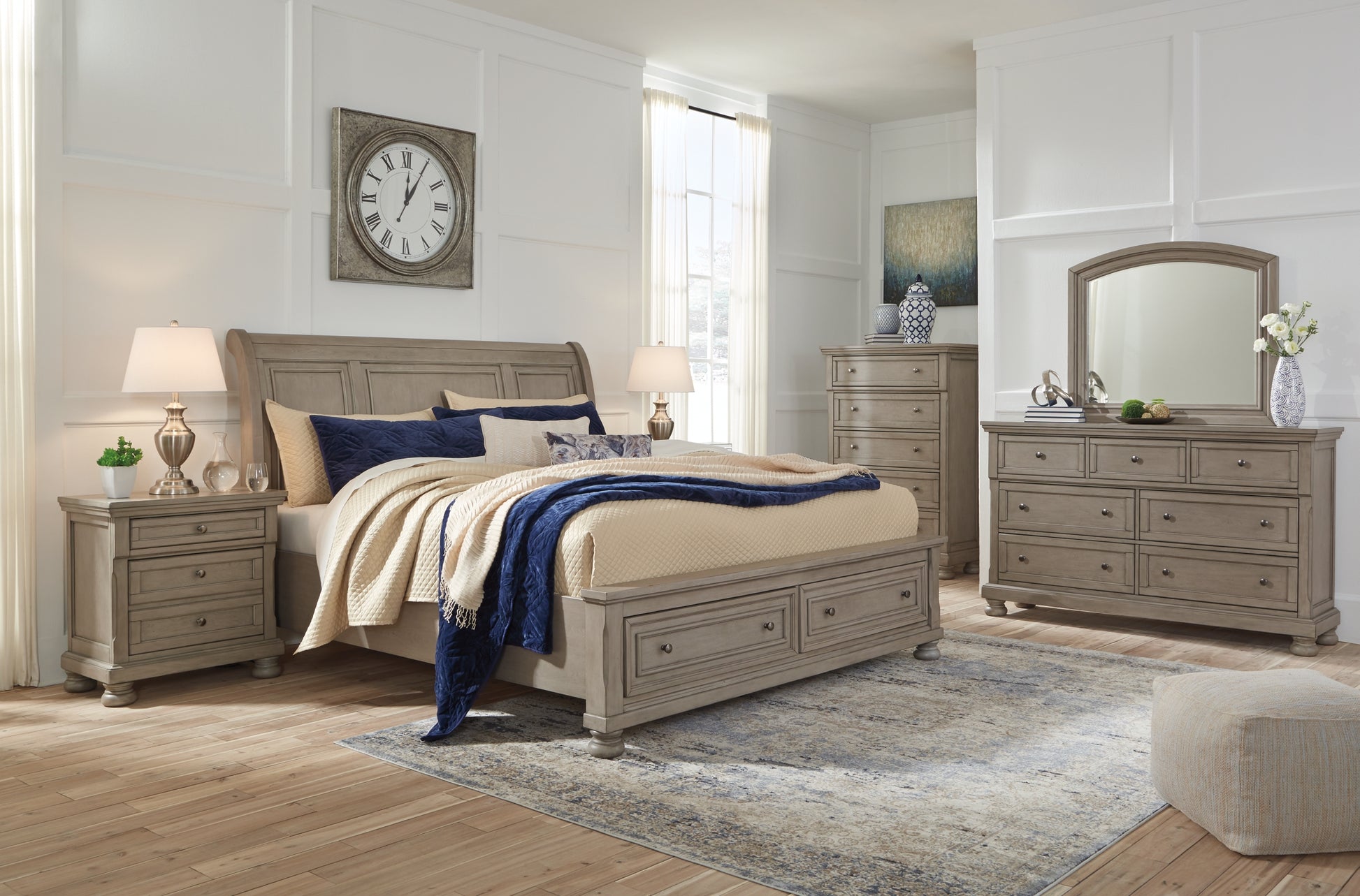 Lettner California King Sleigh Bed with Dresser Signature Design by Ashley®