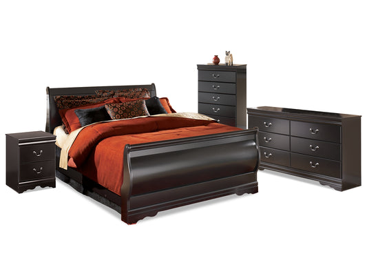 Huey Vineyard Queen Sleigh Bed with Mirrored Dresser and Nightstand Signature Design by Ashley®