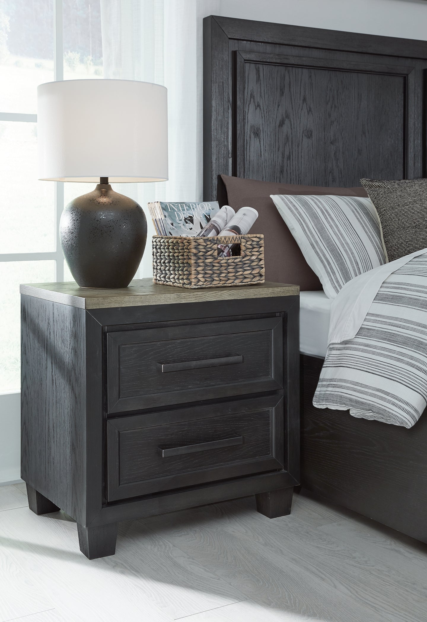 Foyland King Panel Storage Bed with Mirrored Dresser and 2 Nightstands Signature Design by Ashley®