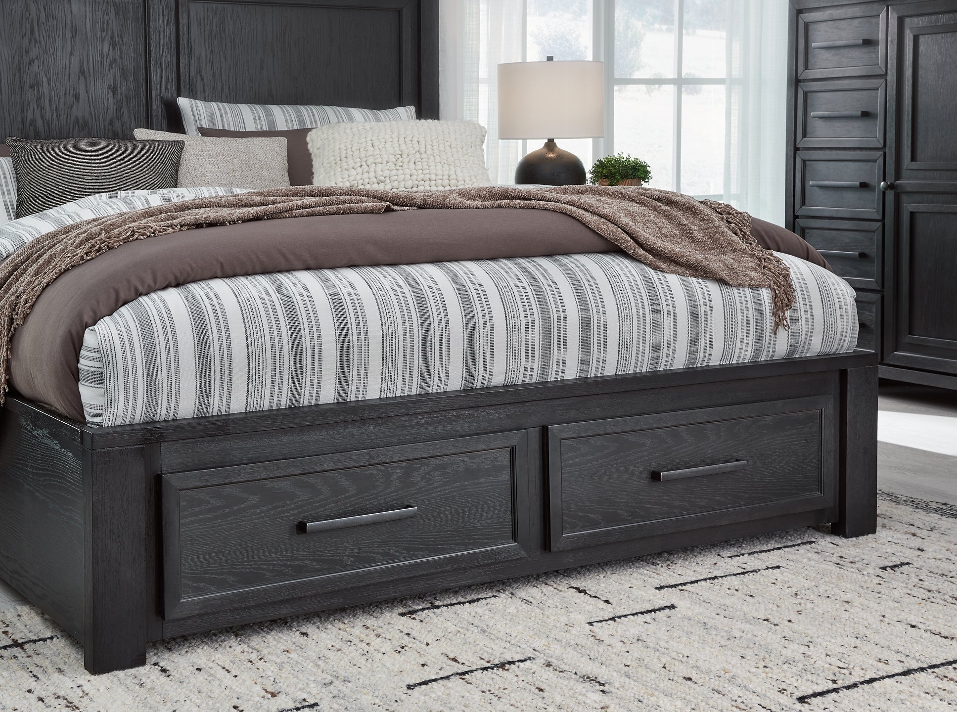 Foyland Queen Panel Storage Bed with Mirrored Dresser and 2 Nightstands Signature Design by Ashley®