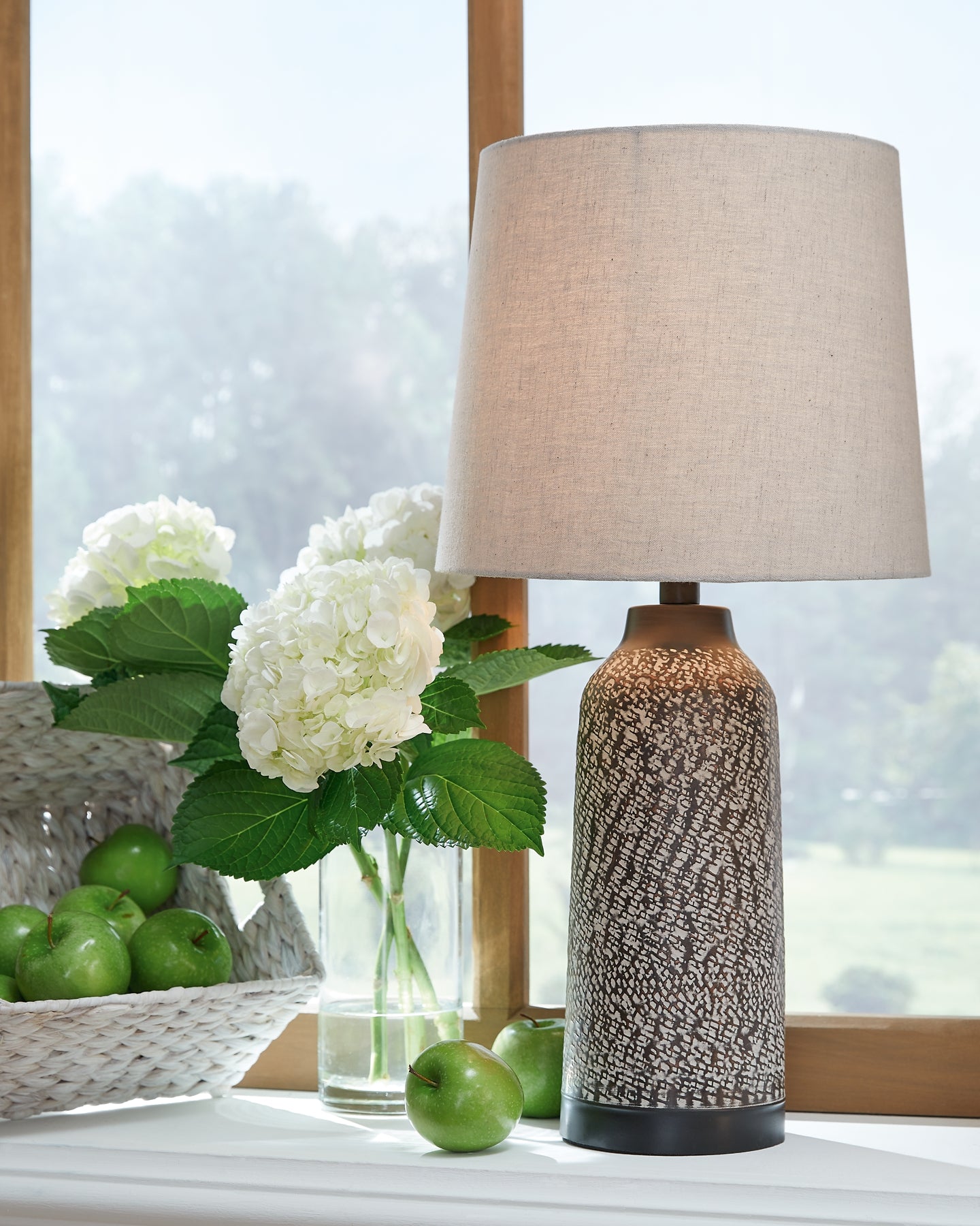 Lanson Metal Table Lamp (2/CN) Signature Design by Ashley®