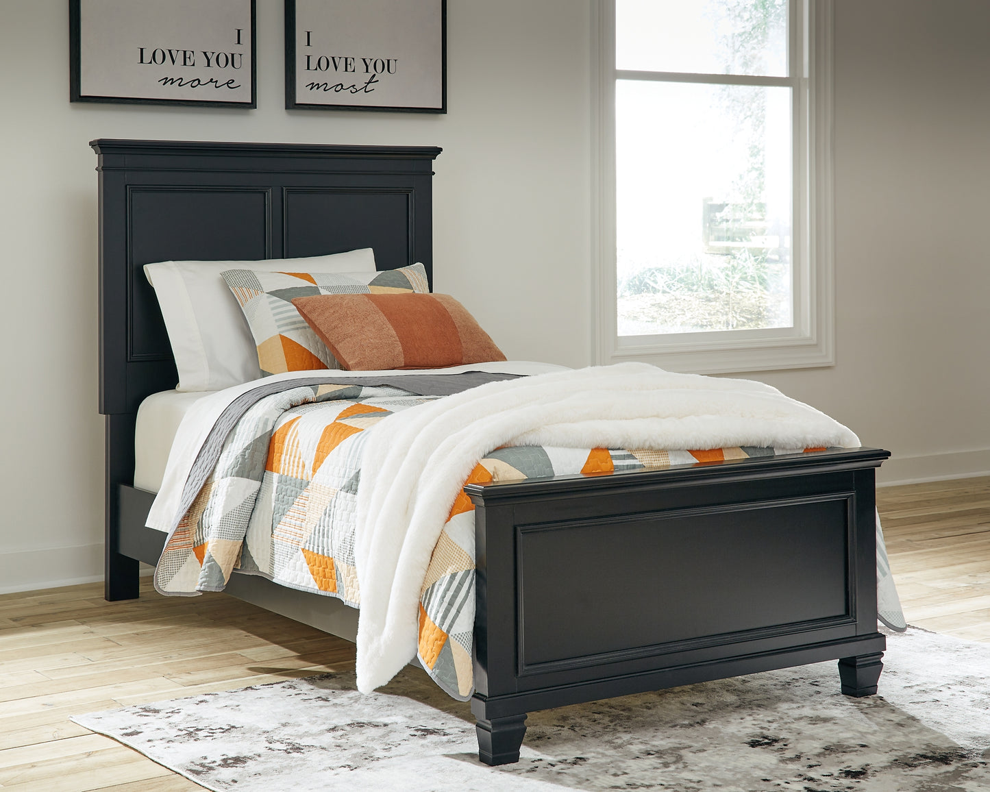 Lanolee Queen Panel Bed Signature Design by Ashley®