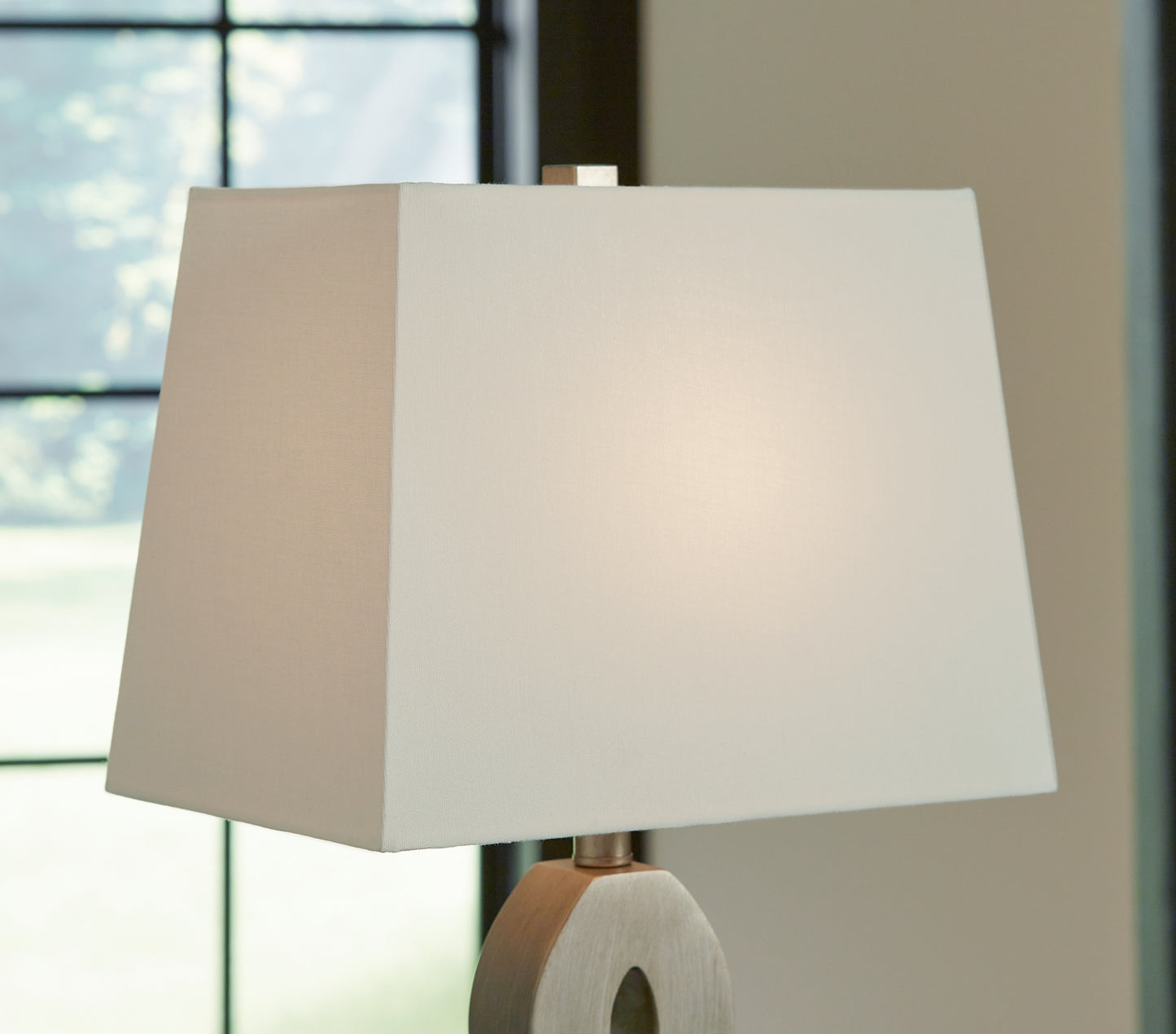 Donancy Poly Table Lamp (2/CN) Signature Design by Ashley®