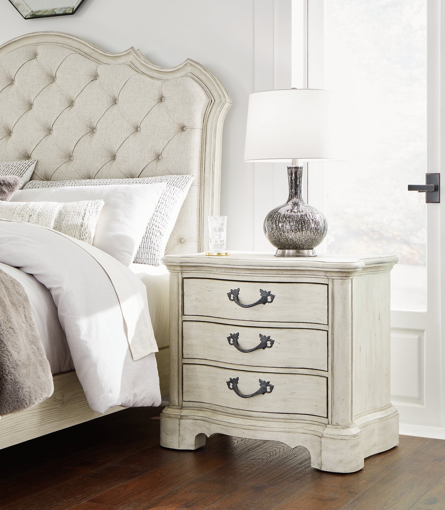 Arlendyne Three Drawer Night Stand Signature Design by Ashley®