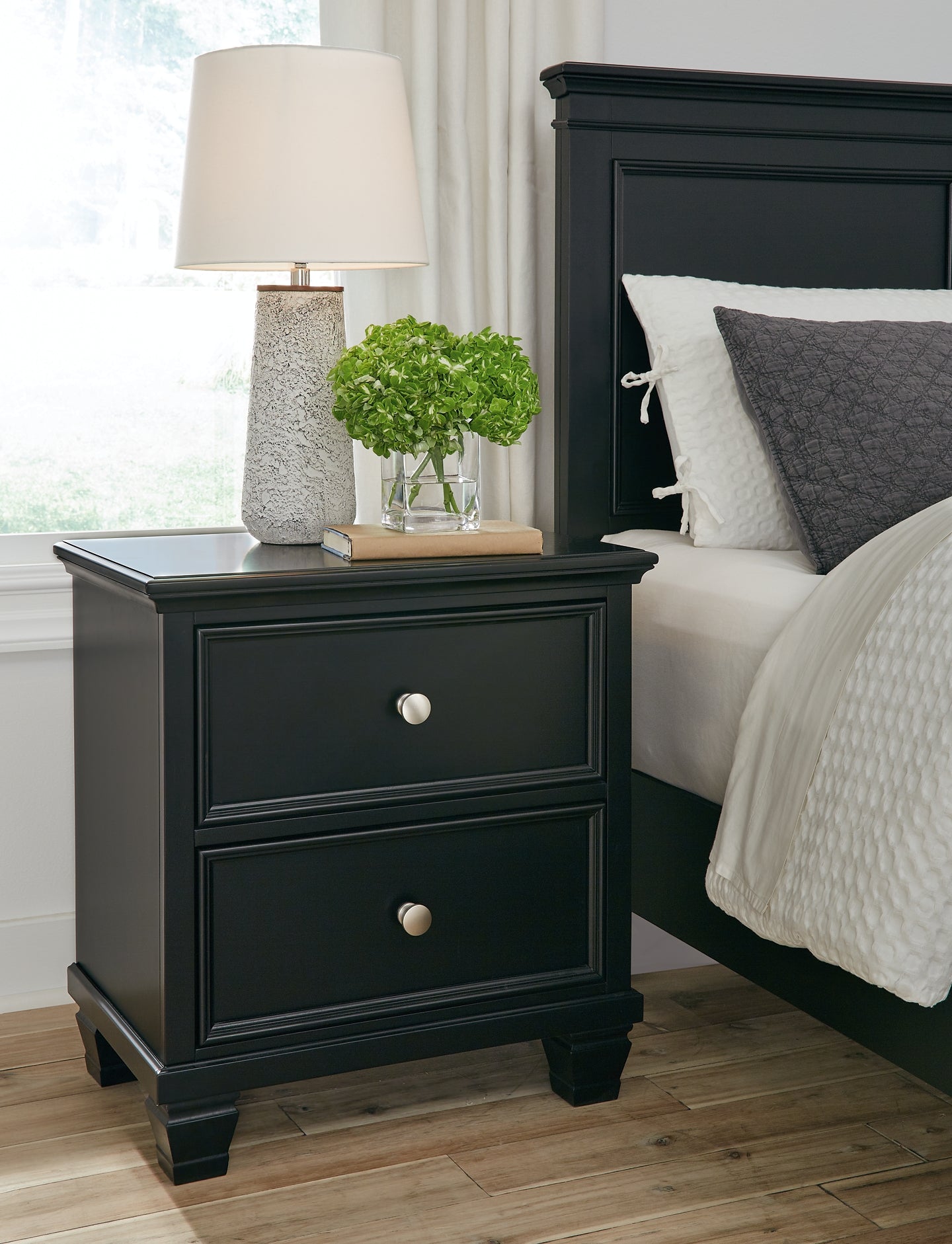 Lanolee Queen Panel Bed with Mirrored Dresser and 2 Nightstands Signature Design by Ashley®