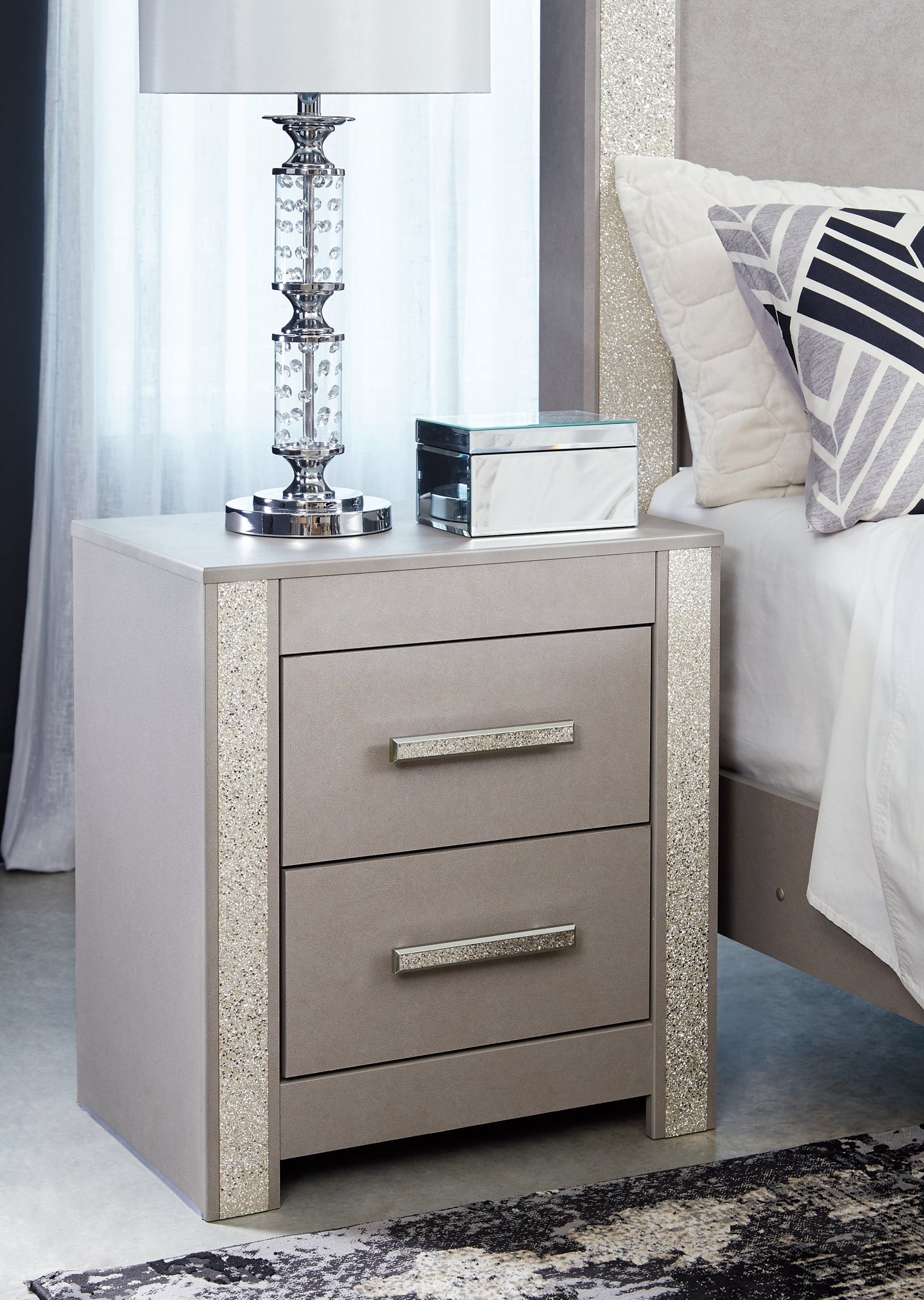 Surancha Queen/Full Panel Headboard with Mirrored Dresser and Nightstand Signature Design by Ashley®